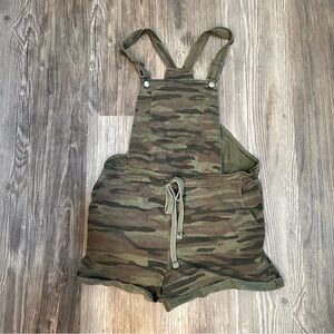 Wallflower‎ Camouflage Overalls Shorts Womens Size Large Tie at the Waist